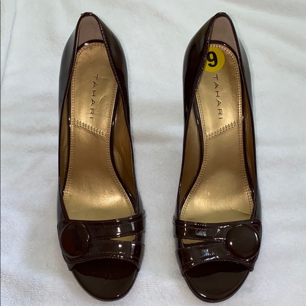 Tahari Brown Patent Leather Heels w/ Button, Sz 9